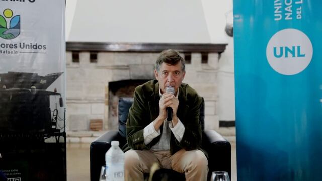 Presentación del libro "De villanos a héroes" de Carlos Becco