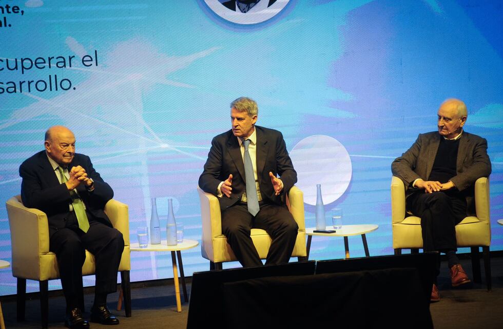 Consenso entre economistas sobre la inconveniencia de una devaluación sin plan de largo plazo