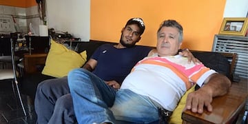Marcelo, el taxista neuquino que rescató a un Juan, un joven pampeano de 30 años que vivía en la calle.