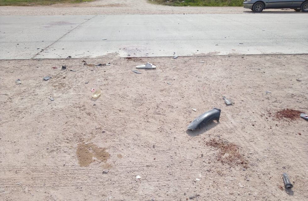 Dos muertos por un choque de motos, policías agredidos y desmanes en el hospital