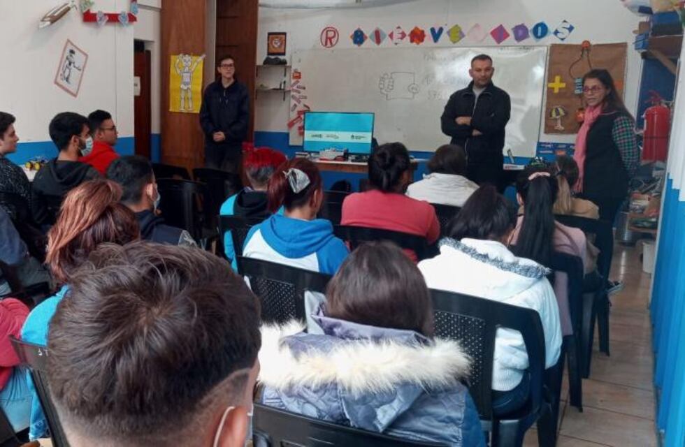 Inició el taller de programación en el Aula Maker de Eldorado