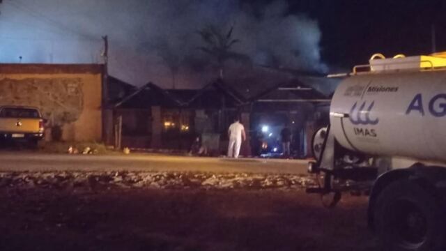 Puerto Iguazú: incendio consumió un complejo de cabañas.