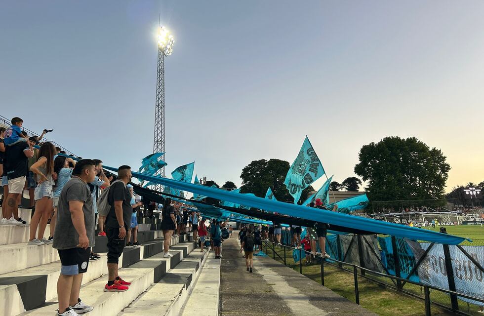 Los hinchas de Belgrano, presentes en Uruguay e ilusionados: por el primer tiempo y por Zelarayán