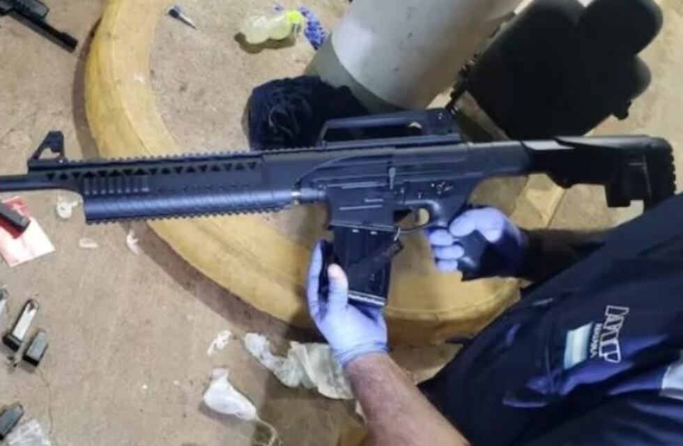 Increíble hallazgo en la Aduana Posadas-Encarnación: un arsenal de armas fue interceptado y su valor en el mercado es millonario