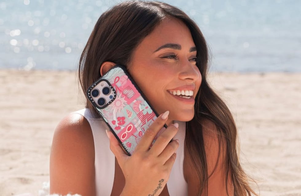 Antonela Roccuzzo marcó tendencia con su nueva funda para celular: ¿cuánto cuesta el accesorio que todas quieren?