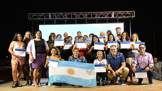 Entrega de certificados a las 391 capacitadas en Rafaela