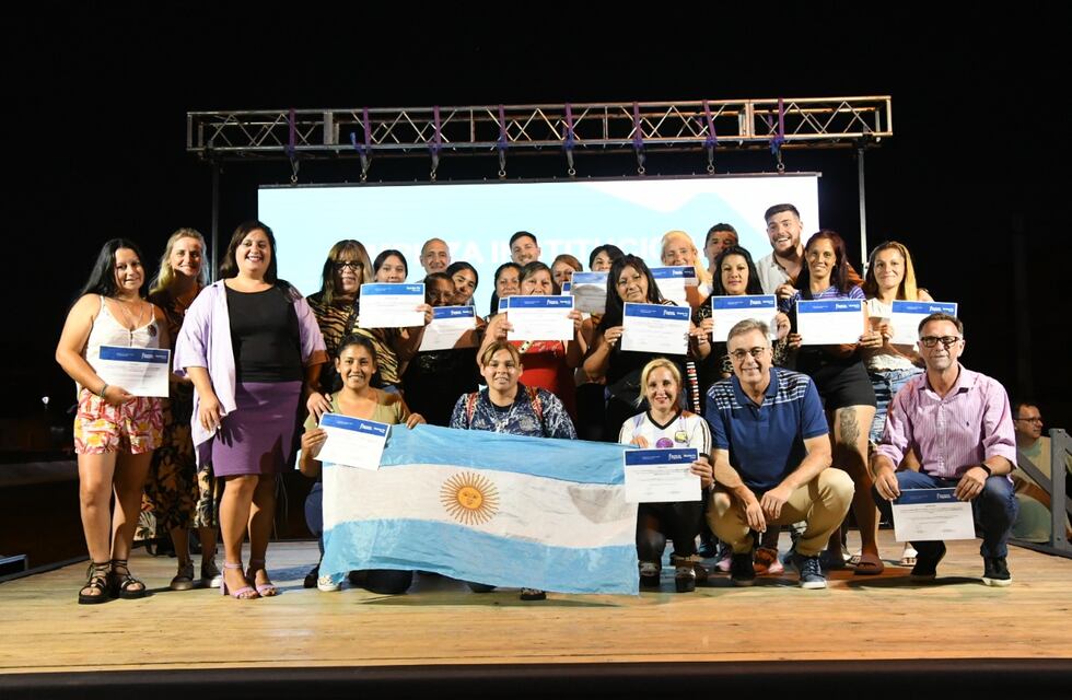 Entregaron certificados a 391 egresados de programas de capacitación provincial