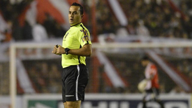 Fernando Espinoza no arbitra a Instituto desde 2015. En Belgrano, protagonizó una polémica (La Voz archivo).