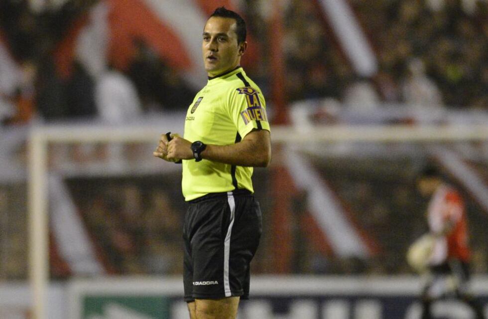Fernando Espinoza, un árbitro polémico para la final de Instituto