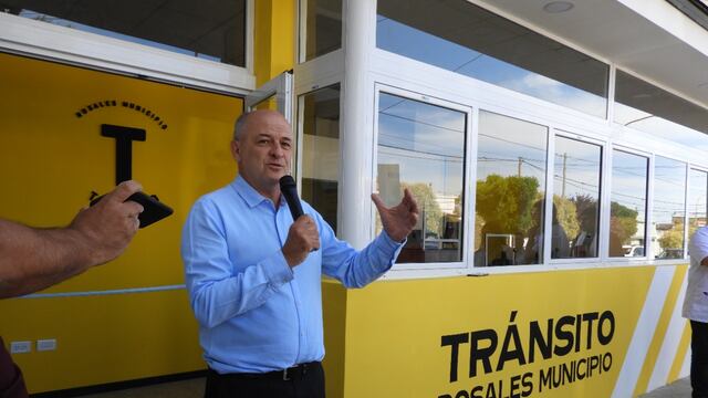 “Se hizo este enorme esfuerzo para atender mejor a los vecinos de Coronel Rosales y para darle una mejor condición de trabajo a todo el personal de Tránsito”, dijo el intendente Mariano Uset, en la inauguración del nuevo edificio.