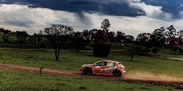 Histórico podio para la dupla misionera en el Rally de Paraguay.