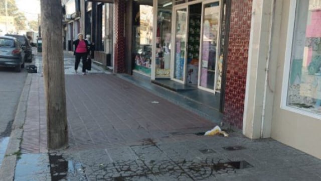 Piden a ABSA urgente solución a los desbordes cloacales en las primeras cuadras de Irigoyen.