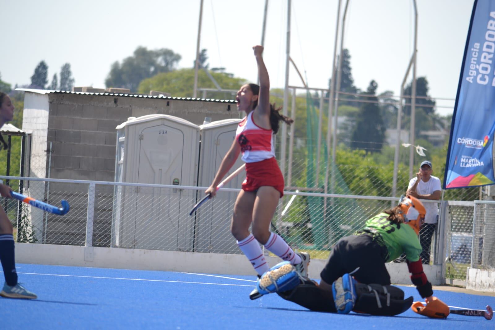 Mara Reano finalista del Clausura y Campeona del Regional Sub-14 de hockey con Universitario de Córdoba