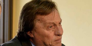 El ex intendente de Paraná atraviesa una severa neumonía.