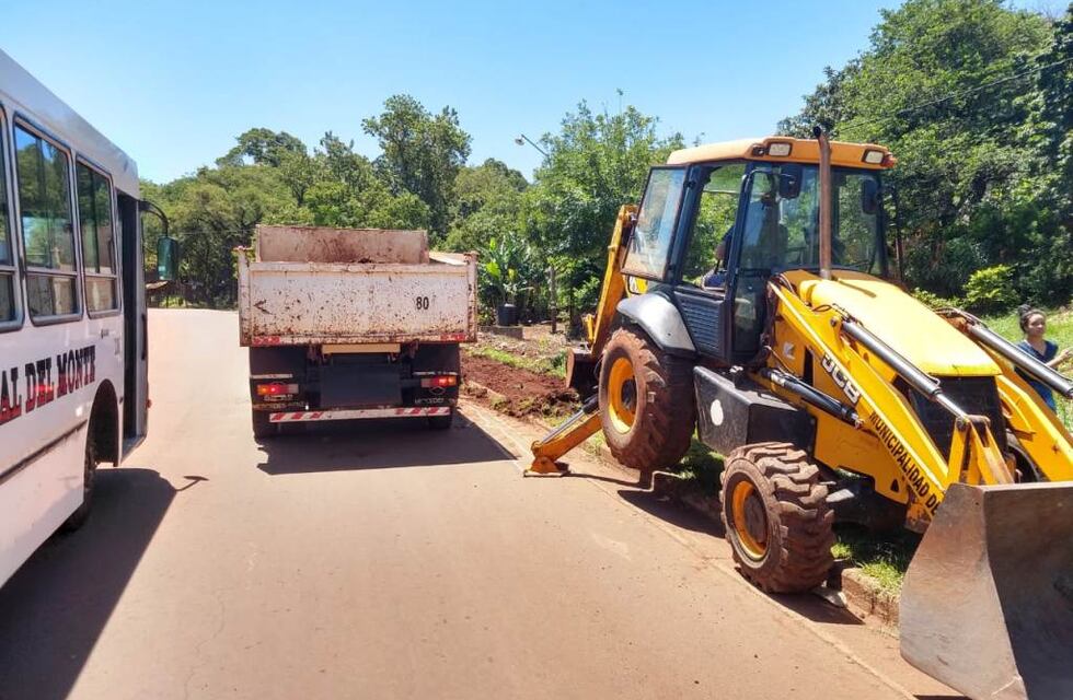Oberá: continúa los trabajos de bacheos y construcción de vereda peatonal