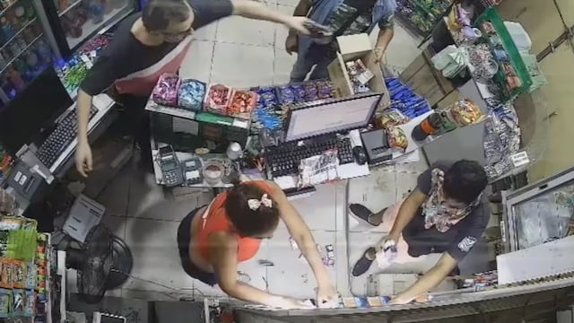 Un grupo de ladrones protagonizó un violento robo en el centro de Córdoba.