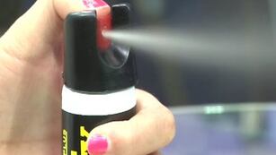 El gas pimienta es un poderoso arma de defensa y ocasiona síntomas fuertes en la víctima.