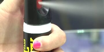 El gas pimienta es un poderoso arma de defensa y ocasiona síntomas fuertes en la víctima.