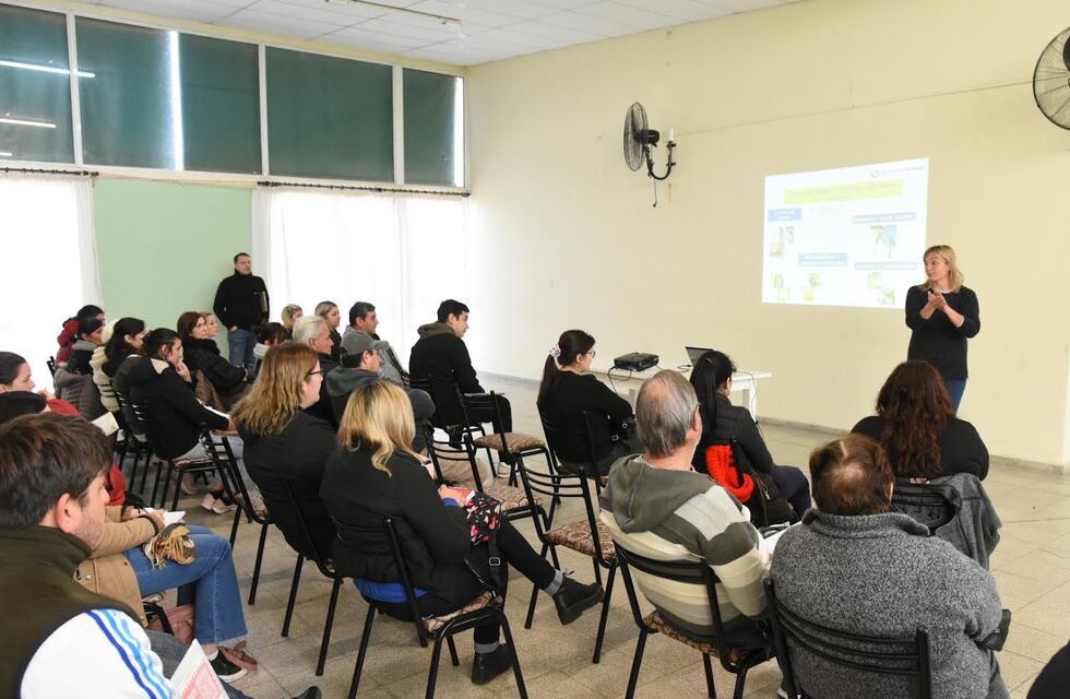 Curso de manipulación de alimentos: Una herramienta para el trabajo y la vida cotidiana