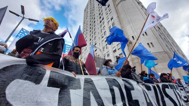 Organizaciones sociales se manifiestan en la zona del Obelisco contra el “ajuste” del Gobierno