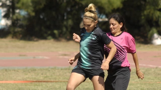 Venus ganó y sigue puntero en la liga de Fútbol Femenino.