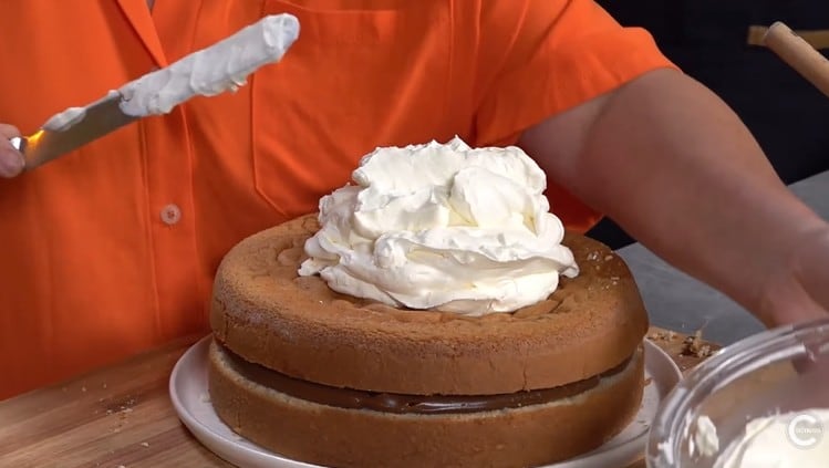 Cómo hacer una torta chajá con un bizcochuelo súper esponjoso: la receta de Gladys Olazar, de Cocineros Argentinos