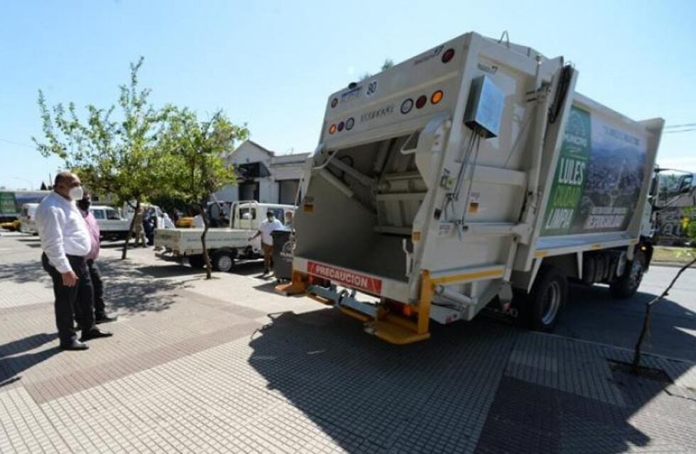 Lules: entregaron vehículos recolectores y compactadores de basura