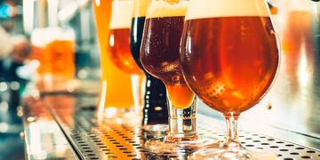 Un bar de Godoy Cruz lanzó una maliciosa promoción de "Birra Gratis", pero la condición es imposible de cumplir.