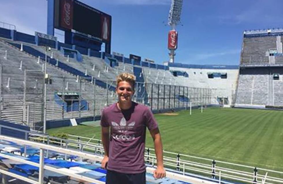 Un arquero merlino fue a jugar a la liga universitaria estadounidense