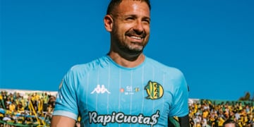 El "Loco" Jorge Carranza fue clave en la victoria de Aldosivi por penales ante Estudiantes, y obtuvo un récord en el fútbol argentino (Foto: Prensa Aldosivi).