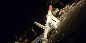Si bien hasta el momento no hubo que lamentar víctimas fatales, el terremoto del lunes en San juan volteó postes y produjo daños materiales