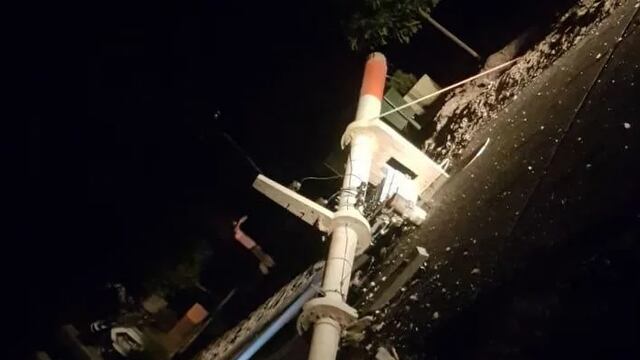 Si bien hasta el momento no hubo que lamentar víctimas fatales, el terremoto del lunes en San juan volteó postes y produjo daños materiales