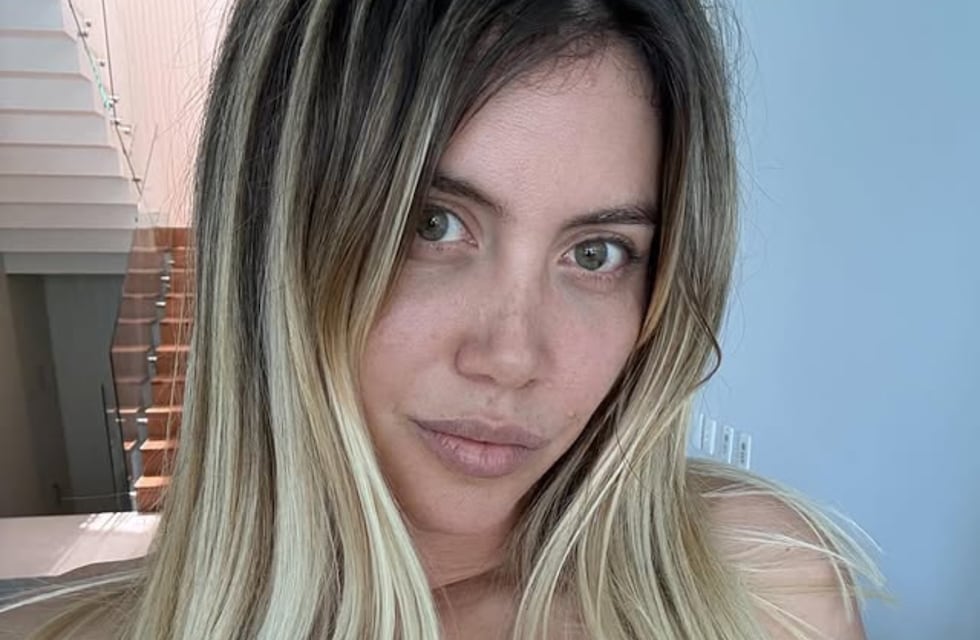 A cara lavada y desde la cama, Wanda Nara posó en ropa interior y casi muestra de más