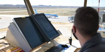 Abrieron nuevo programa de becas para curso de controladores aéreos en 14 ciudades y localidades de la Argentina.