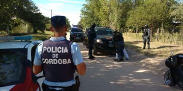 Momento del procedimiento policial en un domicilio en Cruz del Eje. (Foto: Ministerio Público Fiscal).