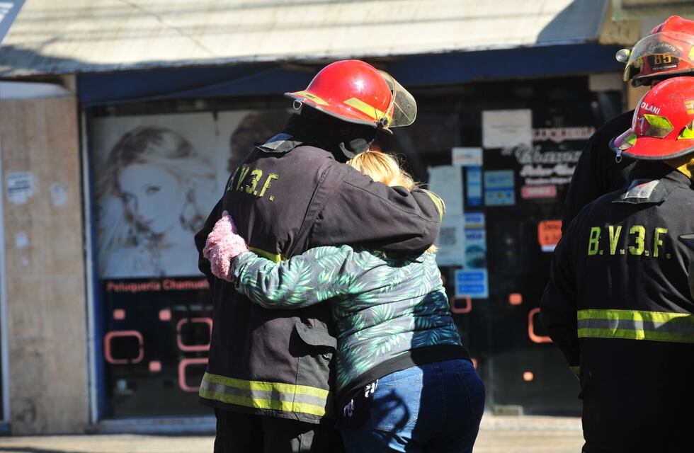 Incendio en Caseros: Axel Kicillof decretó tres días de duelo por el fallecimiento de los tres bomberos