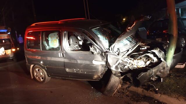 Impresionante accidente este sábado por la noche en Valle Hermoso. (Foto: Bomberos Voluntarios de Valle Hermoso).