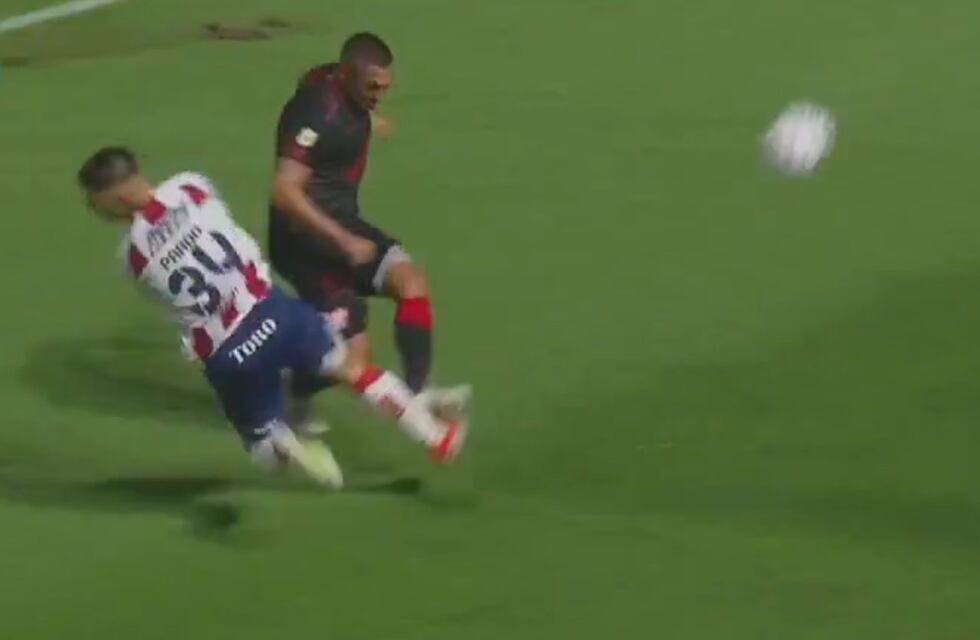 Instituto, con ventaja numérica por la expulsión de Franco Pardo: terrible falta del ex Belgrano