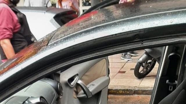 La réplica del arma que tenía el delincuente. (Foto: Clarín)