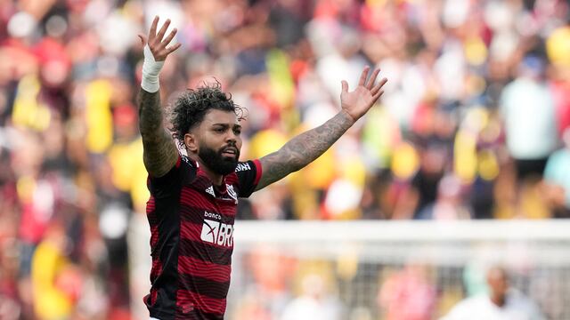 El infalible Gaby Gol, autor del tanto del triunfo para el Flamengo campeón. El saludo de Talleres (La Voz).