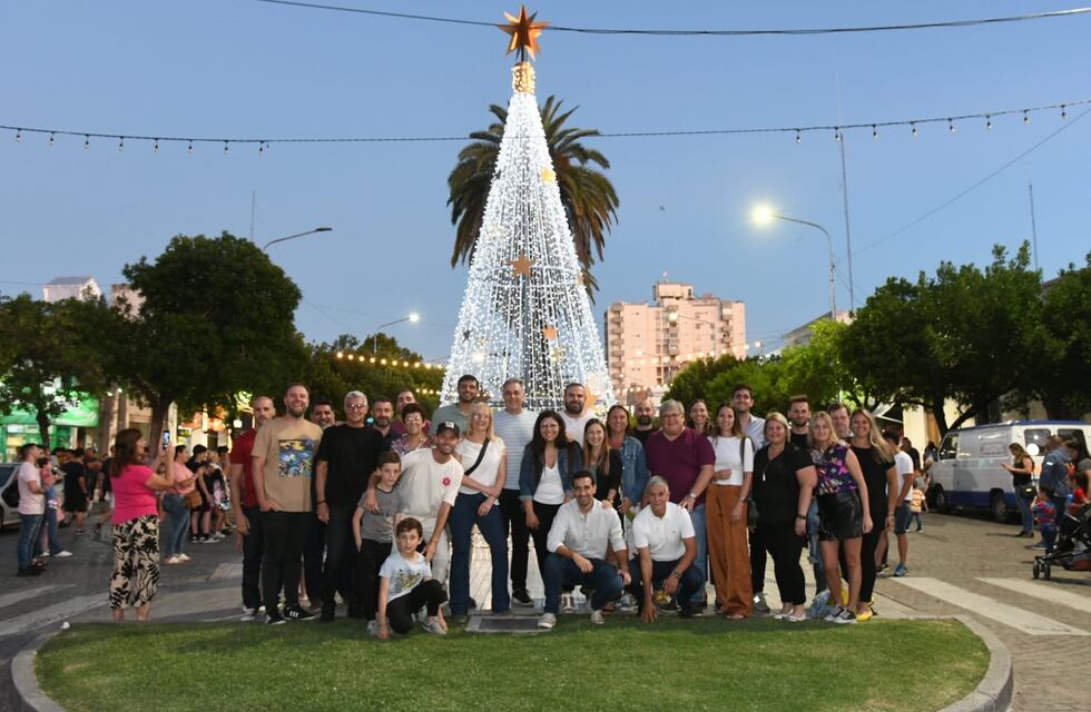 El arbolito del centro ya tiene sus luces encedidas