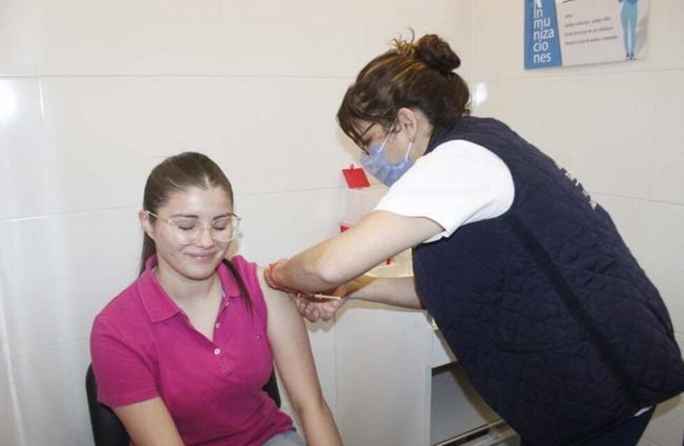 Continúa la vacunación contra el dengue en adolescentes