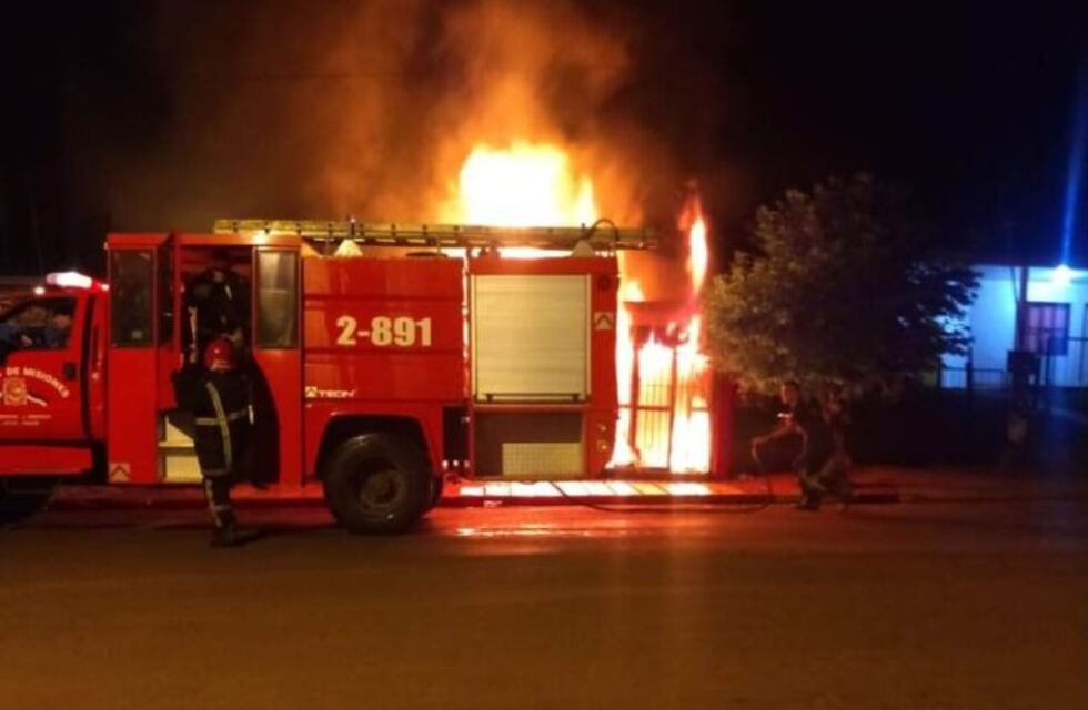 Jardín América: se incendió el frente de una peluquería