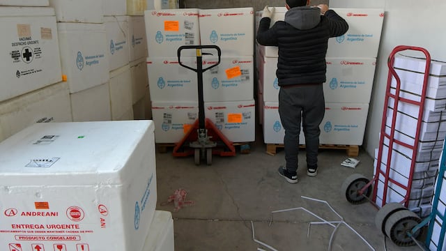 Mendoza recibirá un nuevo cargamento de vacunas chinas y rusas.