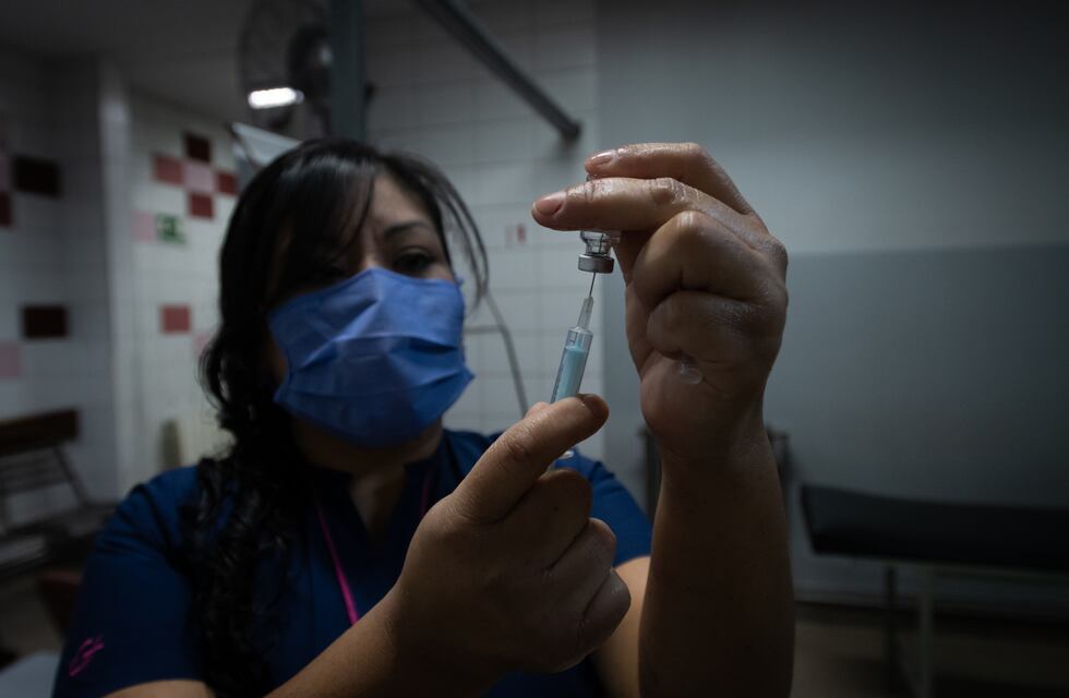 Rusia registra su tercera vacuna contra el coronavirus y anuncia 120 mil dosis para marzo