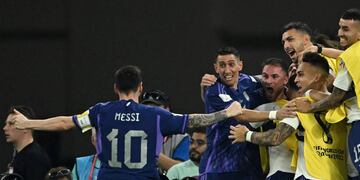 El mediocampista de 34 años participó en la jugada del primer gol de la Selección.