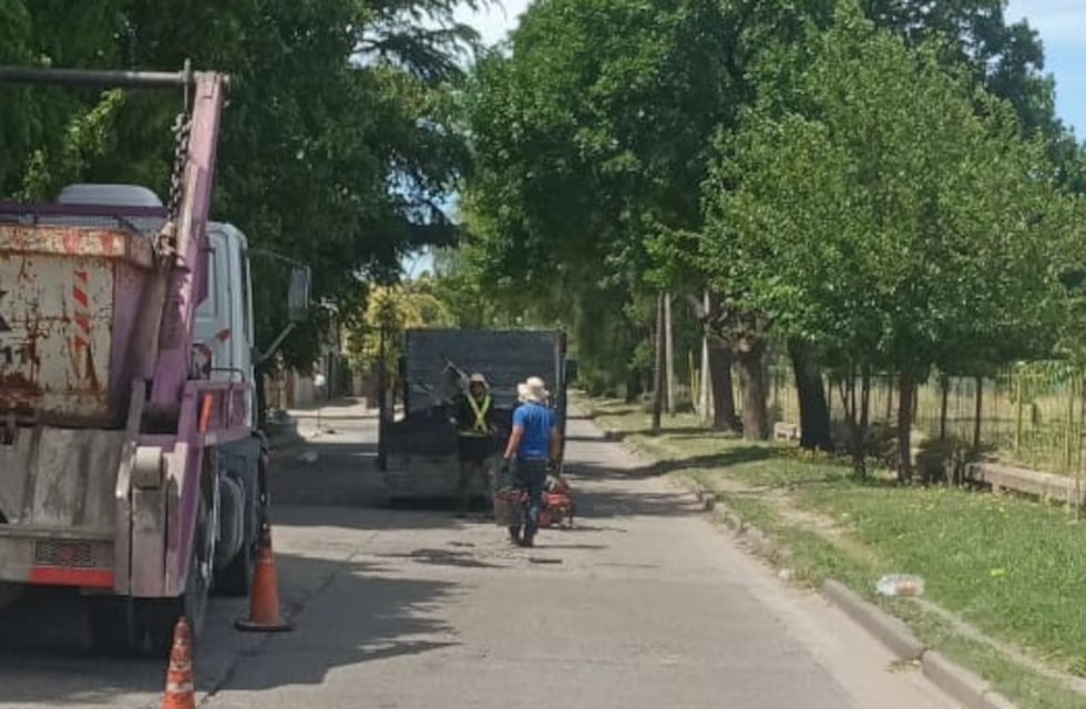 Sigue el bacheo en toda la ciudad con personal propio y tareas tercerizadas
