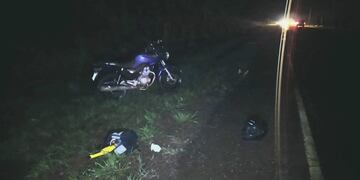 El siniestro vial fue protagonizado por la motocicleta y un automóvil Peugeot 408.