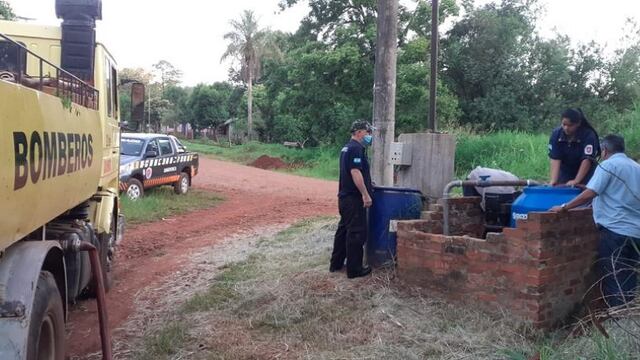 Eldorado: la CEEL y Bomberos Voluntarios asistieron a vecinos del Kilómetro 18 con agua potable.