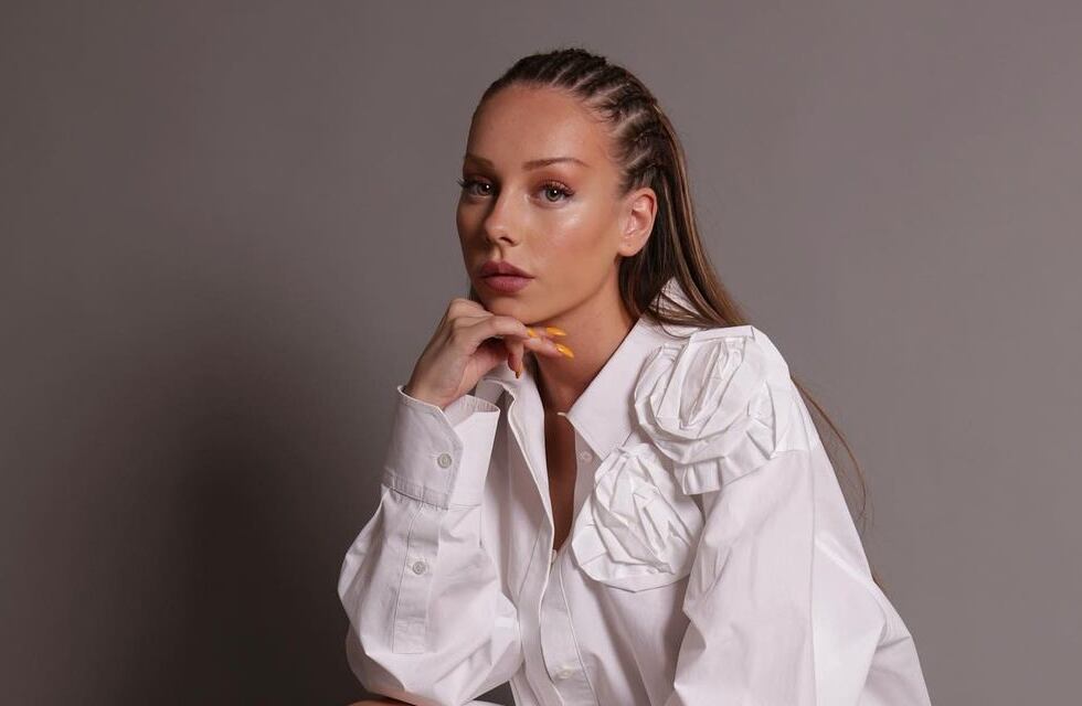 Ester Expósito se bajó la bikini y quedó al borde de la censura